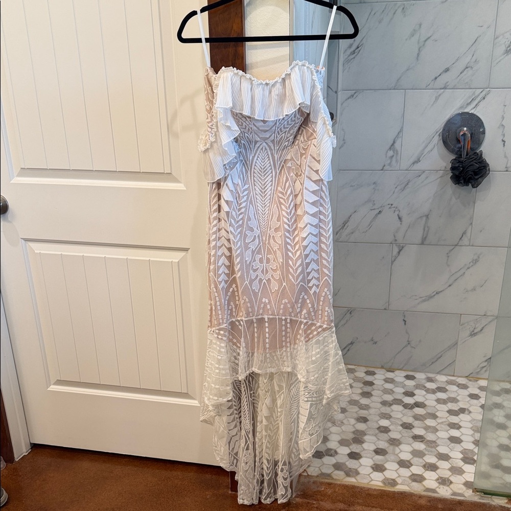 Selfie Leslie “Dreamy off the shoulder high low hem dress” - Picture 2 of 6